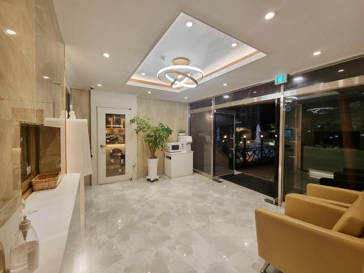 Trevi Hotel Jeju Bagian luar foto