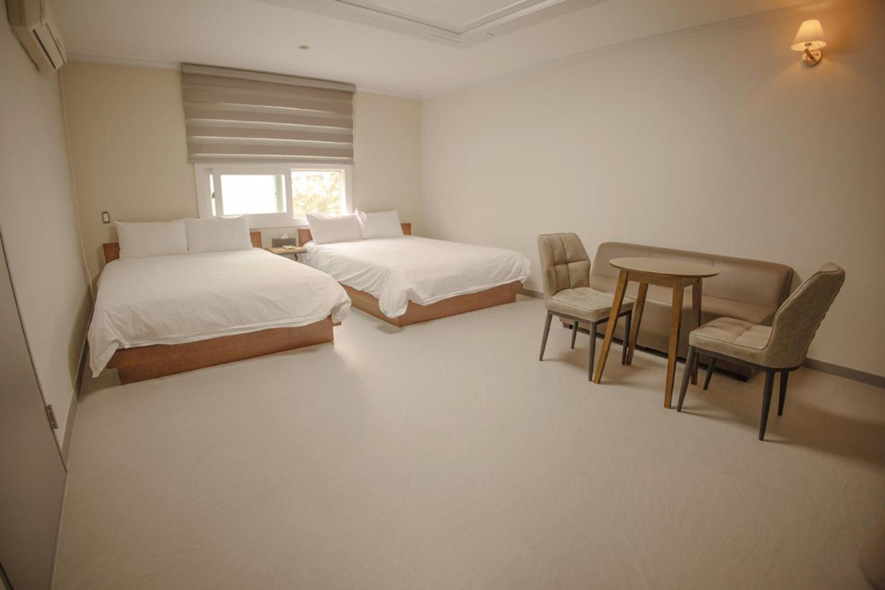 Trevi Hotel Jeju Bagian luar foto
