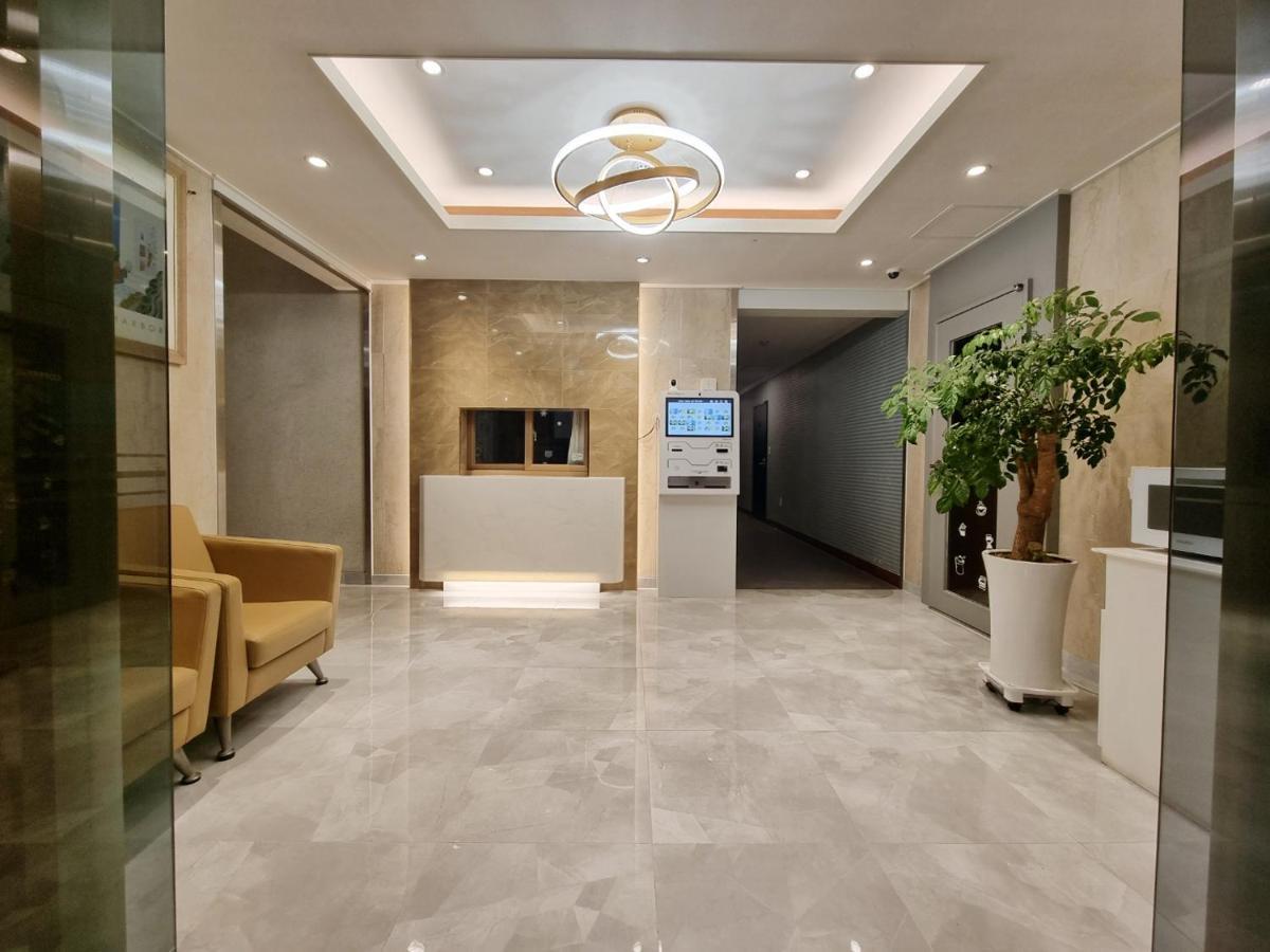 Trevi Hotel Jeju Bagian luar foto