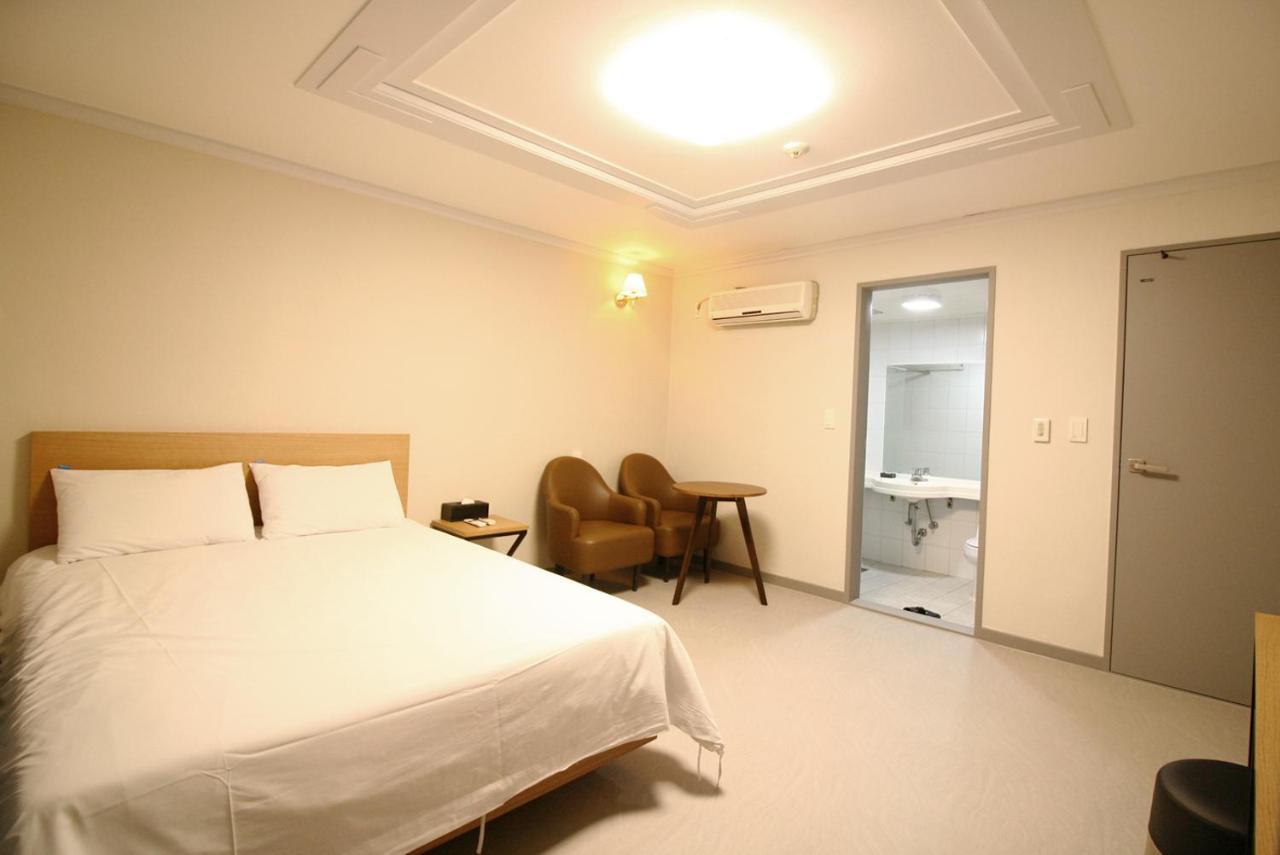 Trevi Hotel Jeju Bagian luar foto