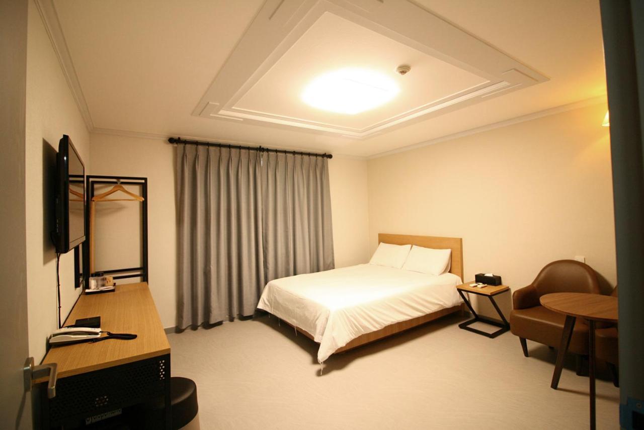 Trevi Hotel Jeju Bagian luar foto