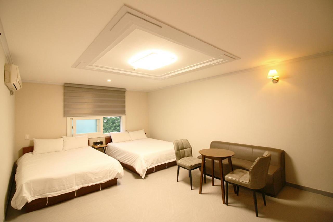 Trevi Hotel Jeju Bagian luar foto