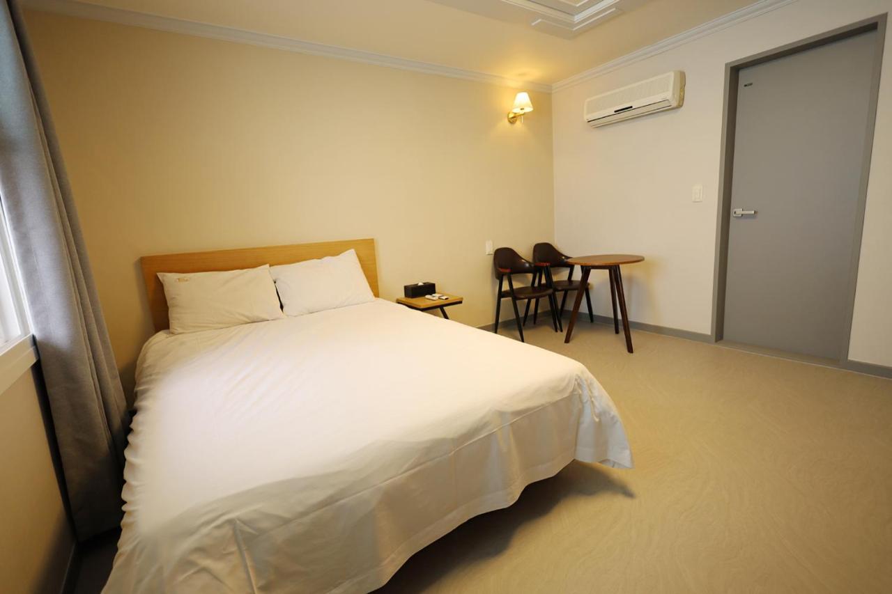 Trevi Hotel Jeju Bagian luar foto