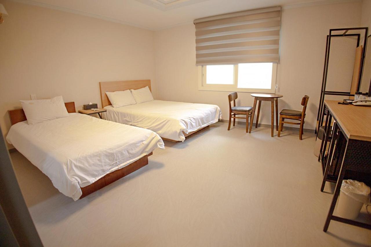Trevi Hotel Jeju Bagian luar foto