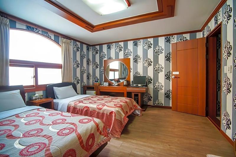 Trevi Hotel Jeju Bagian luar foto