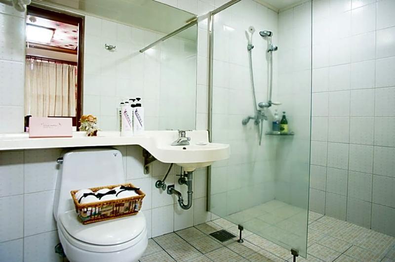 Trevi Hotel Jeju Bagian luar foto