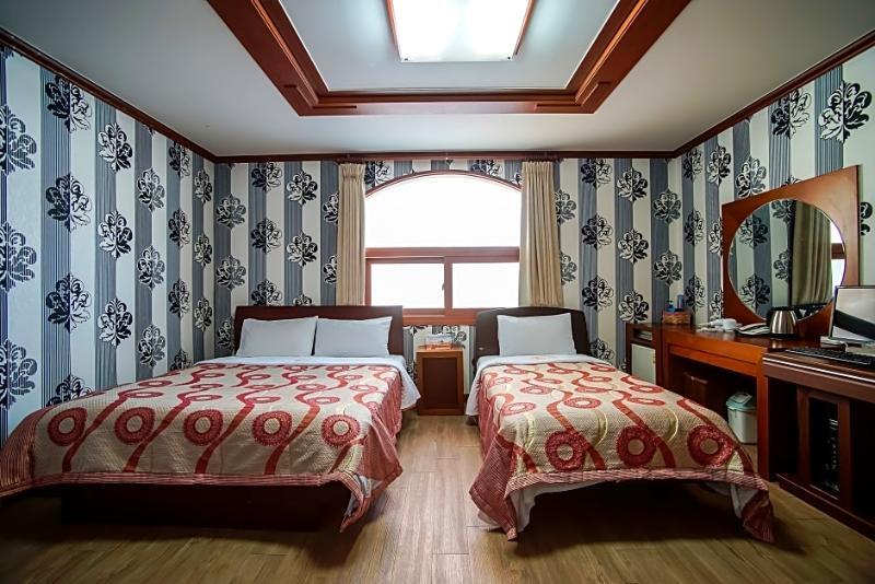 Trevi Hotel Jeju Bagian luar foto