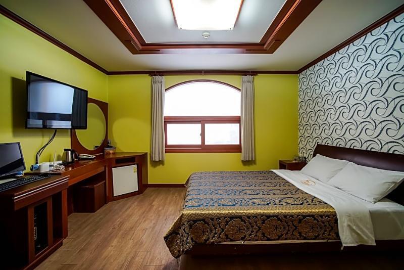 Trevi Hotel Jeju Bagian luar foto